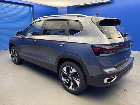 New 2026 Volkswagen Taos SE image 5