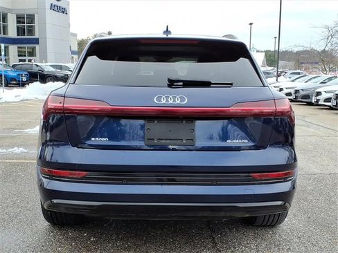 Used 2022 Audi e-tron Premium w/ Convenience Plus Package image 27