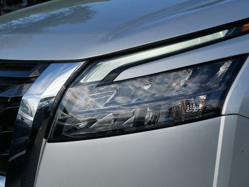 Certified 2023 Nissan Pathfinder SV AWD/4WD image 16