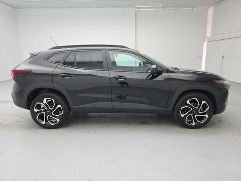 Used 2025 Chevrolet Trax RS FWD image 13