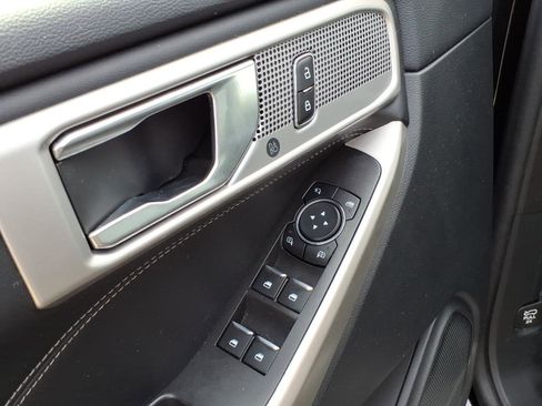 Used 2023 Ford Explorer Limited image 15