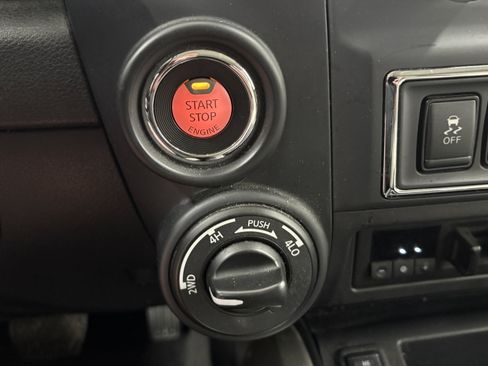 Used 2024 Nissan Titan SV w/ SV Convenience Package AWD/4WD image 17