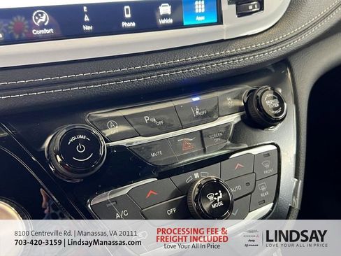 New 2026 Chrysler Pacifica Limited w/ S Appearance Package AWD/4WD image 44