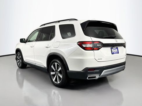 Certified 2023 Honda Pilot Touring image 7
