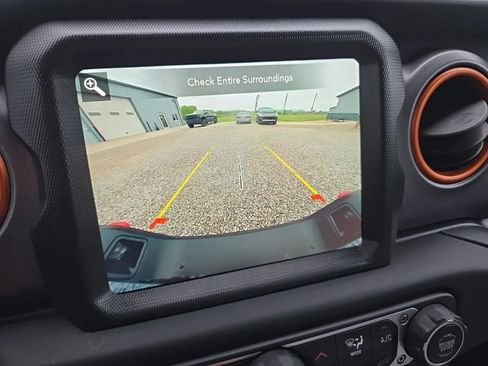 Used 2021 Jeep Gladiator Mojave AWD/4WD image 24