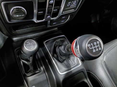 Used 2021 Jeep Wrangler Unlimited Sahara AWD/4WD image 38