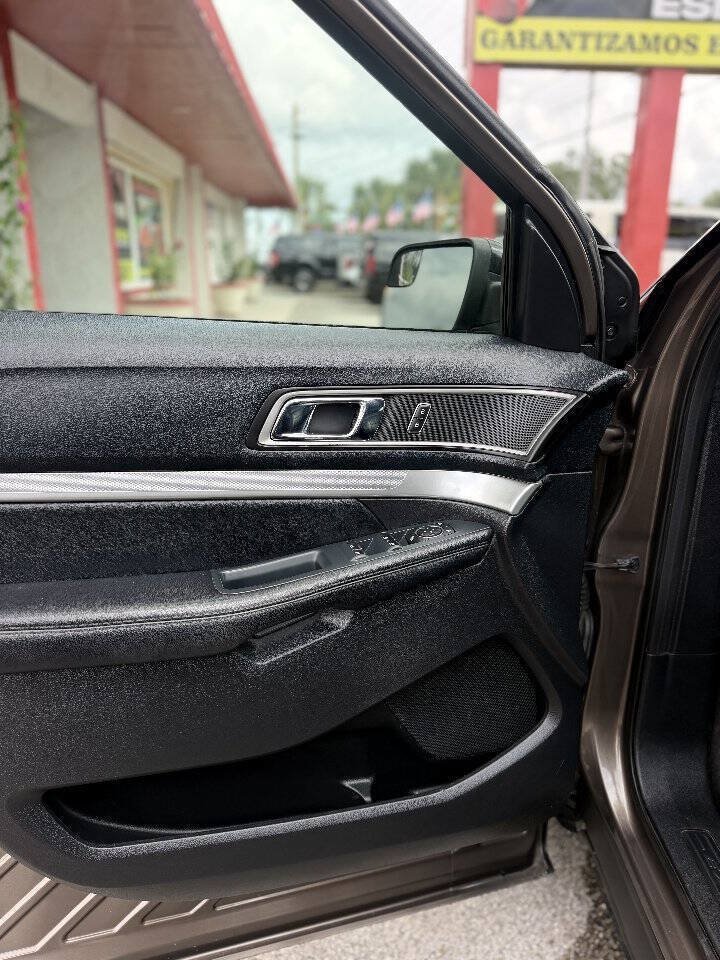 Used 2016 Ford Explorer XLT w/ Equipment Group 202A FWD image 8