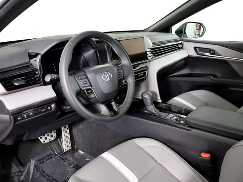 Used 2025 Toyota Camry SE AWD/4WD image 21