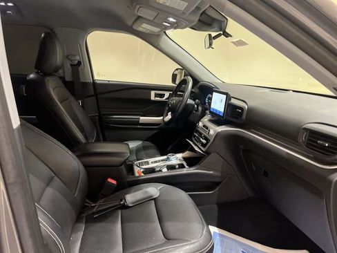 Used 2022 Ford Explorer XLT RWD image 24