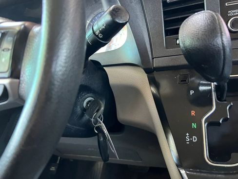 Used 2018 Toyota Sienna LE w/ Carpet Mat Package FWD image 21