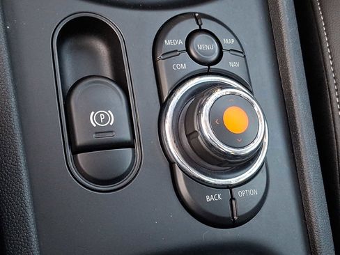 Used 2021 MINI Cooper Clubman S image 19