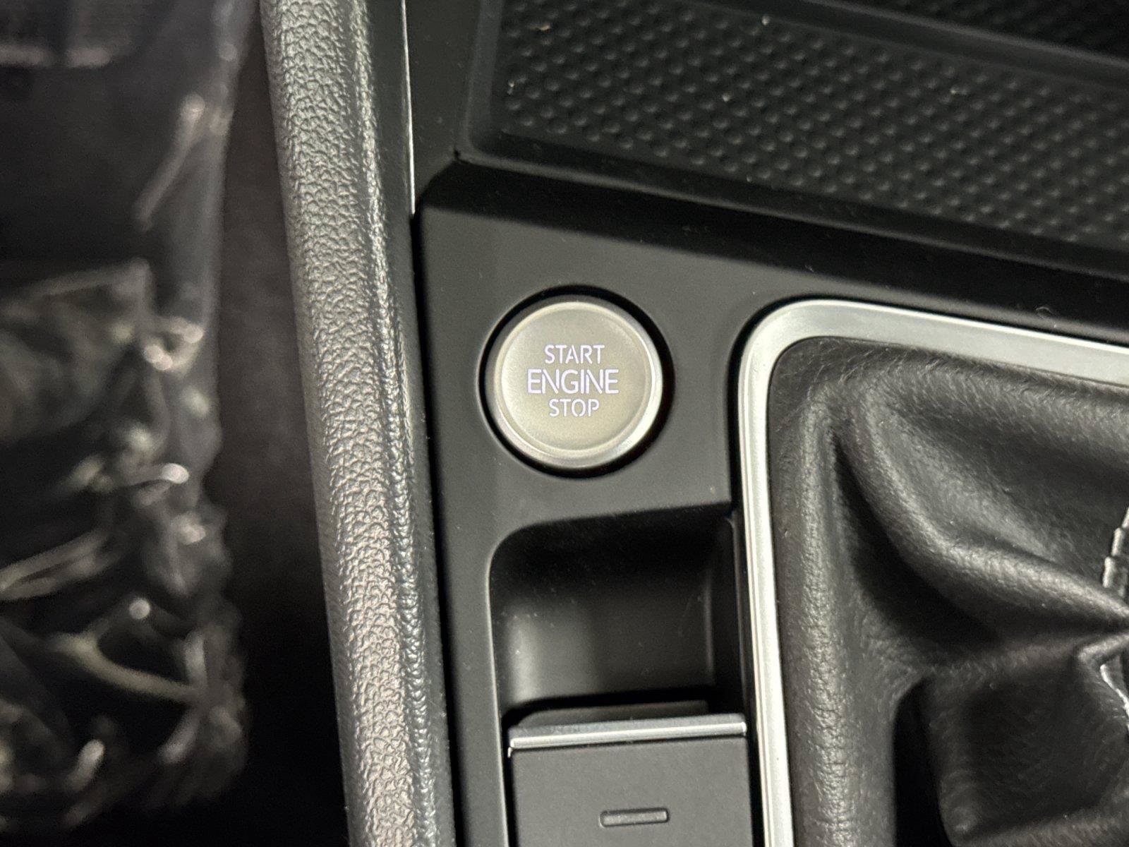New 2026 Volkswagen Jetta SE w/ Black Wheel Package FWD image 20