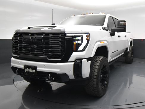 Used 2024 GMC Sierra 2500 Denali Ultimate AWD/4WD image 2