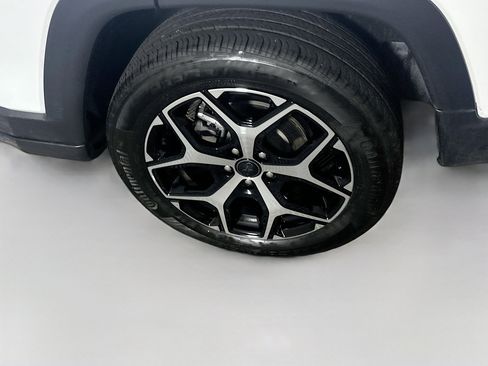 Used 2025 Jeep Compass Limited image 11