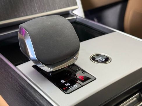 Certified 2024 Land Rover Range Rover SE image 19