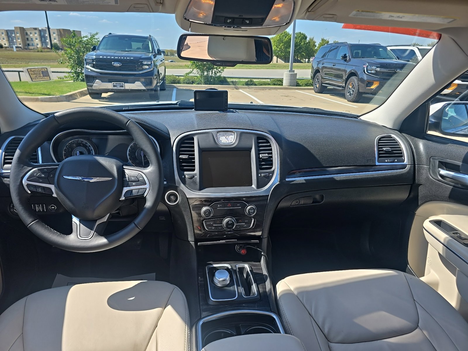 Used 2015 Chrysler 300 Limited RWD image 16