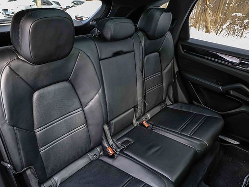 Used 2021 Porsche Cayenne S image 25