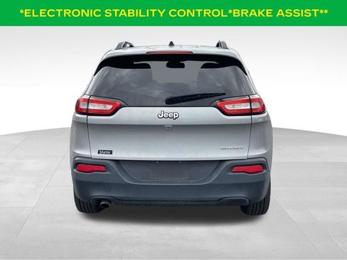 Used 2016 Jeep Cherokee Sport image 8