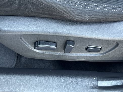 Used 2018 Nissan Rogue SV FWD image 15