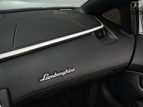 Used 2019 Lamborghini Aventador S image 37