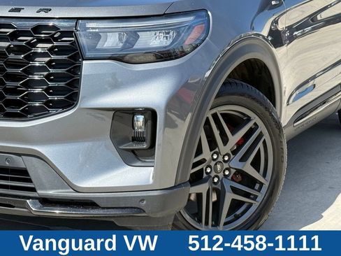 Used 2025 Ford Explorer ST-Line w/ ST-Line Street Pack AWD/4WD image 2