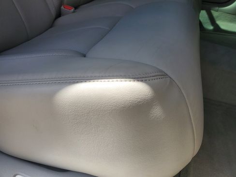 Used 2006 Cadillac DTS w/ Trunk Convenience Package image 31