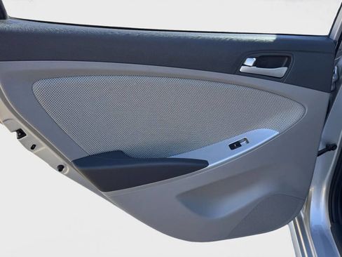 Used 2013 Hyundai Accent GLS image 12