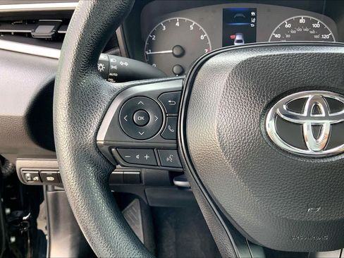 Used 2025 Toyota Corolla LE FWD image 24
