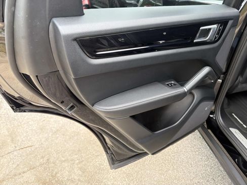 Used 2019 Porsche Cayenne AWD/4WD image 21