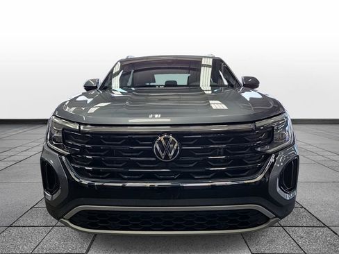 Used 2024 Volkswagen Atlas Cross Sport SE image 2