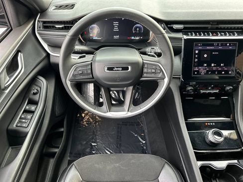 Used 2023 Jeep Grand Cherokee Altitude RWD image 13