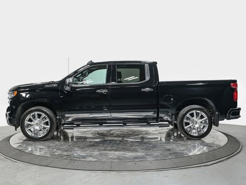 Used 2025 Chevrolet Silverado 1500 High Country w/ High Country Premium Package AWD/4WD image 2