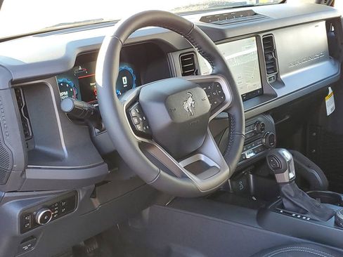 New 2025 Ford Bronco Badlands image 8