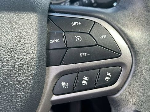 Used 2019 Jeep Cherokee Overland w/ Technology Group AWD/4WD image 42