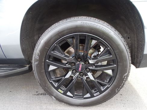 Used 2023 GMC Yukon XL SLT image 6