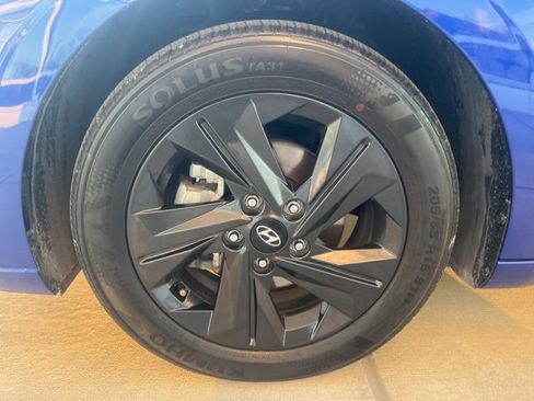 Used 2023 Hyundai Elantra SEL image 7