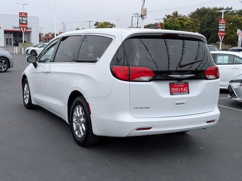 Used 2023 Chrysler Voyager LX FWD image 12