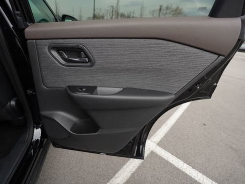 Used 2023 Nissan Rogue S image 54