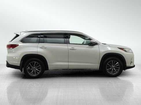 Used 2017 Toyota Highlander XLE image 6