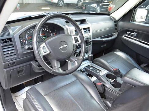 Used 2009 Jeep Liberty Limited w/ Premium Group AWD/4WD image 13