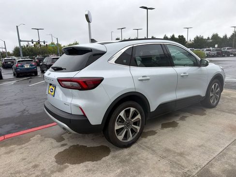 Used 2025 Ford Escape Platinum AWD/4WD image 4