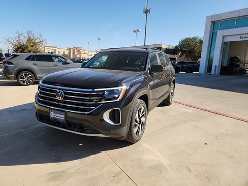 New 2026 Volkswagen Atlas SE image 3