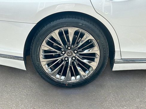 Used 2022 Lexus LS 500 w/ Accessory Package (Z2) RWD image 31