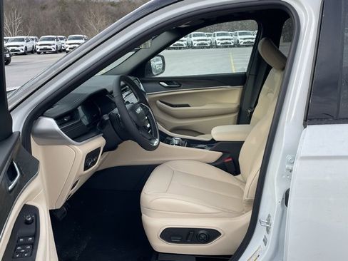 New 2025 Jeep Grand Cherokee Limited image 16