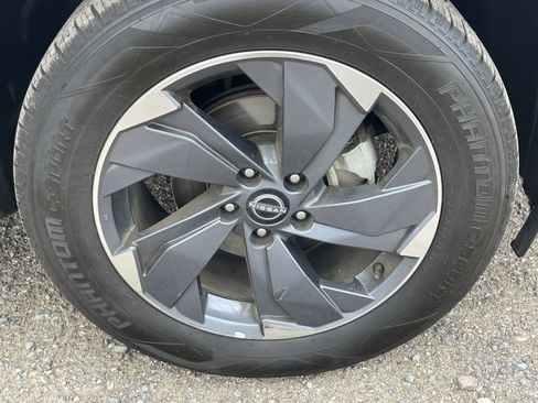 Used 2025 Nissan Rogue SV FWD image 11