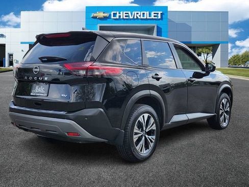 Used 2023 Nissan Rogue SV image 3