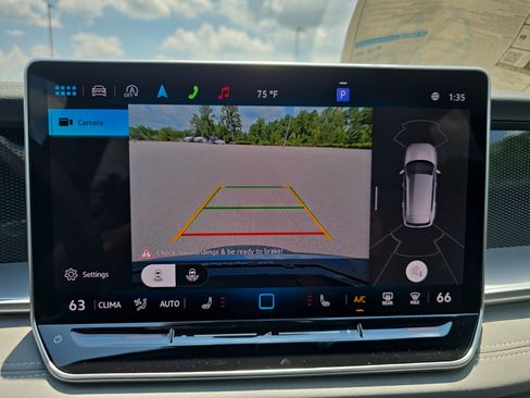 New 2025 Volkswagen Tiguan SE R-Line image 24