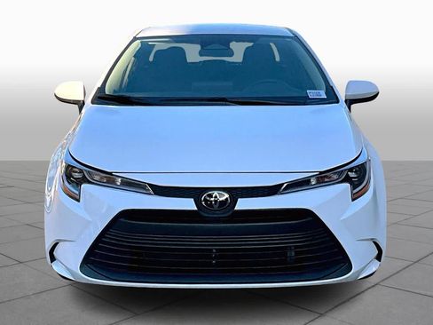 Used 2025 Toyota Corolla LE image 4