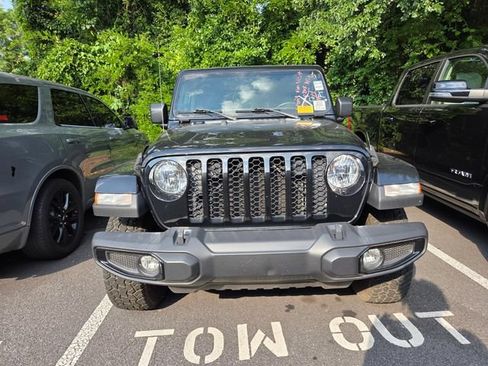 Used 2022 Jeep Gladiator Sport AWD/4WD image 2