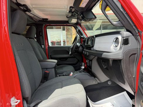 Used 2024 Jeep Wrangler Unlimited Sahara AWD/4WD image 22